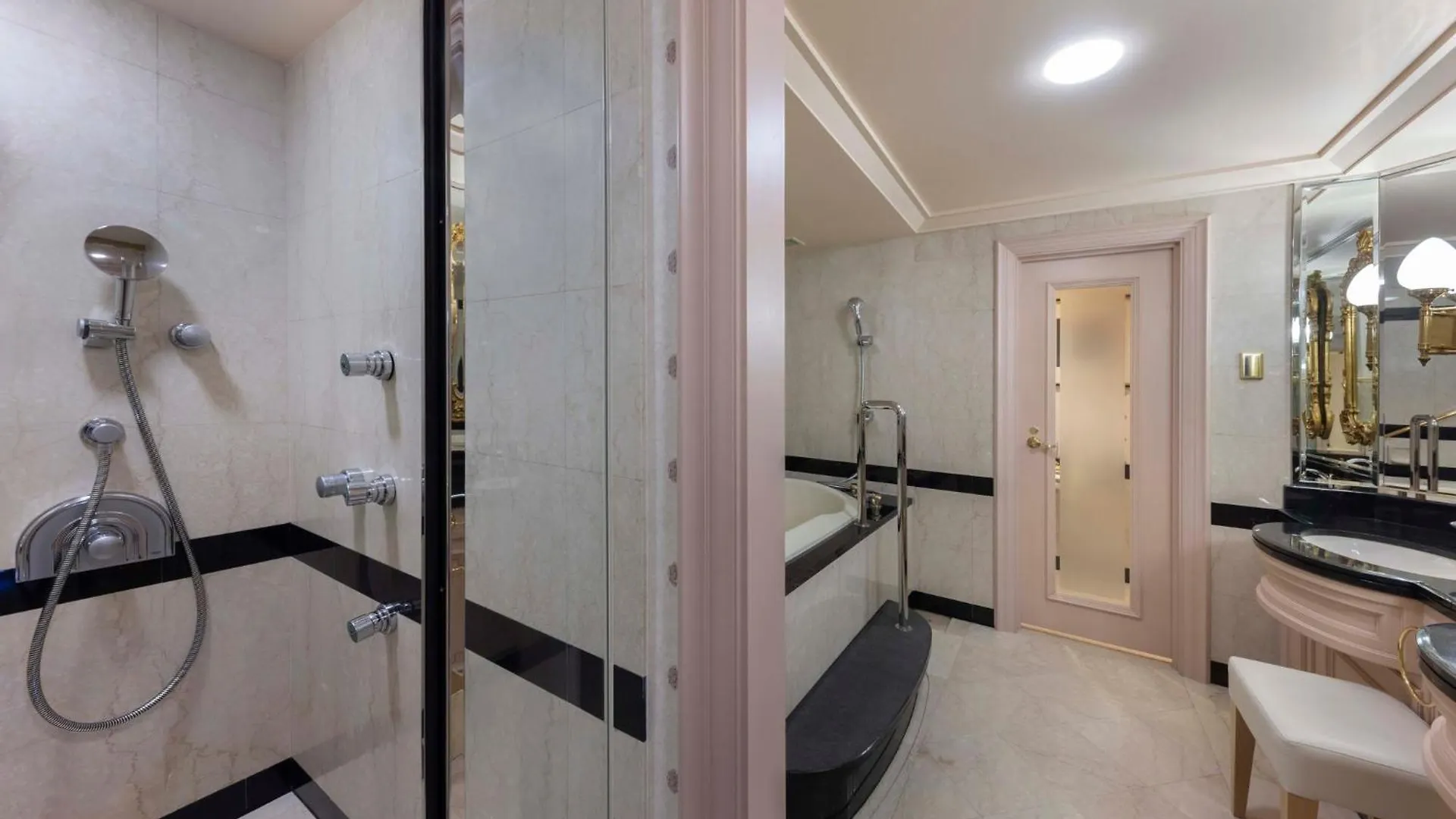 Rihga Royal Hotel Osaka, Vignette Collection By Ihg